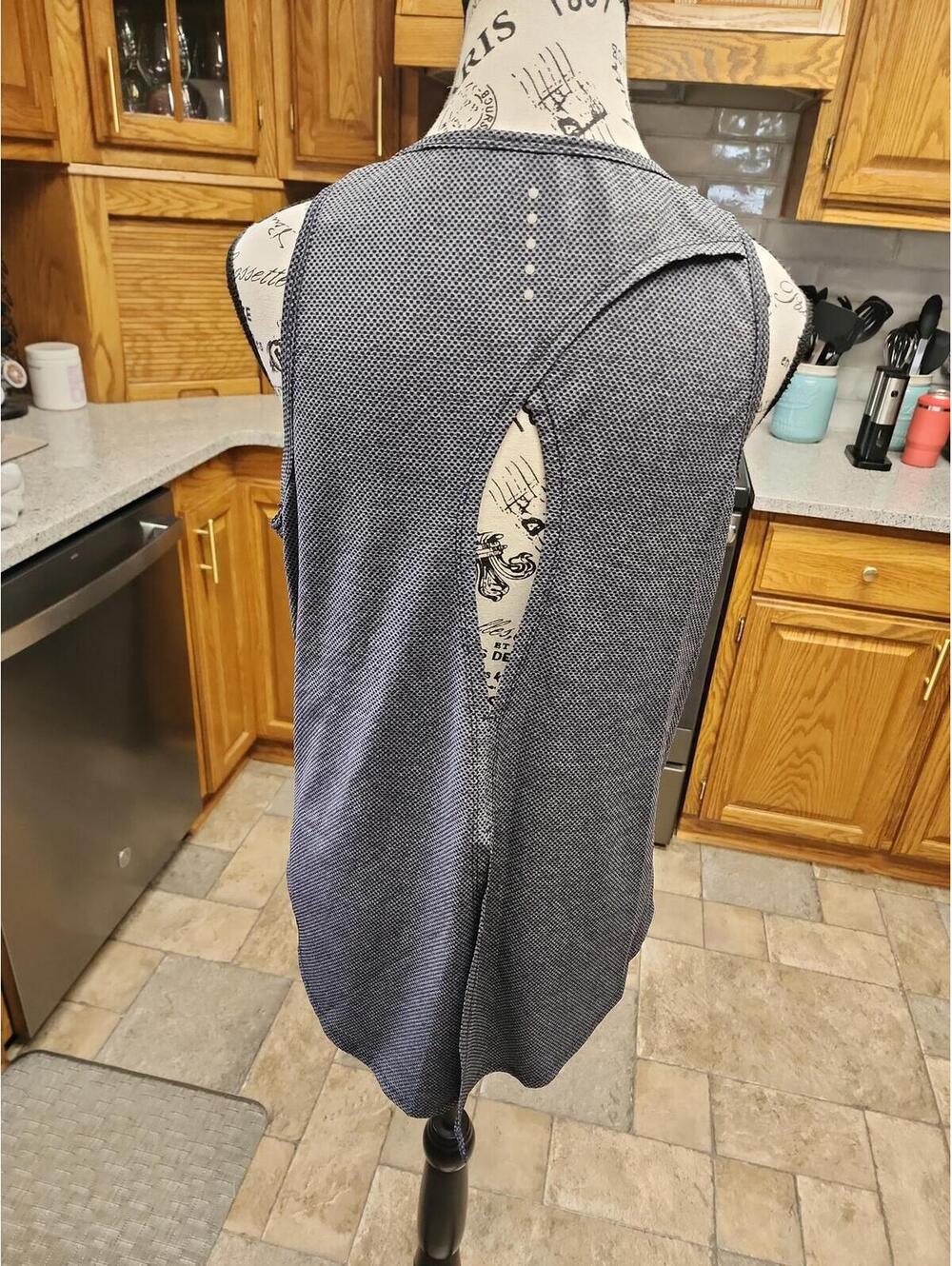 Tank top - Picture 3 of 8
